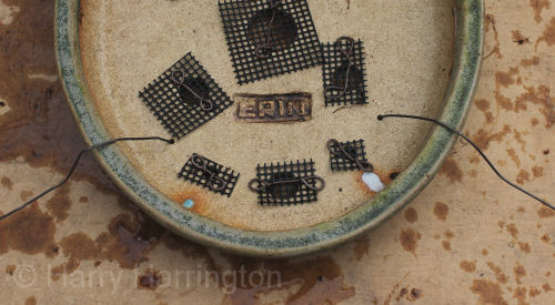 Adding anchoring-wires to the bonsai pot